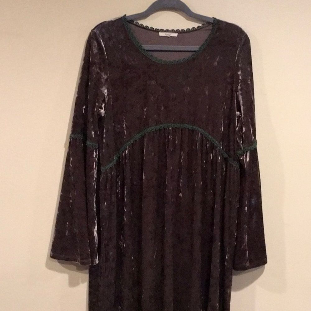 Easel crushed velvet women’s dress size medium